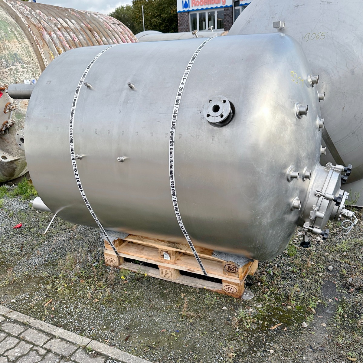 2068 liter tank i syrefast 316