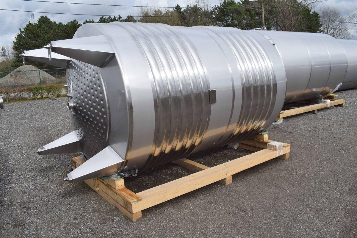 8100 liters tank i syrefast 316