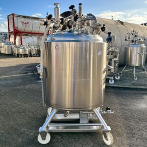 930 liters tank i syrefast 316