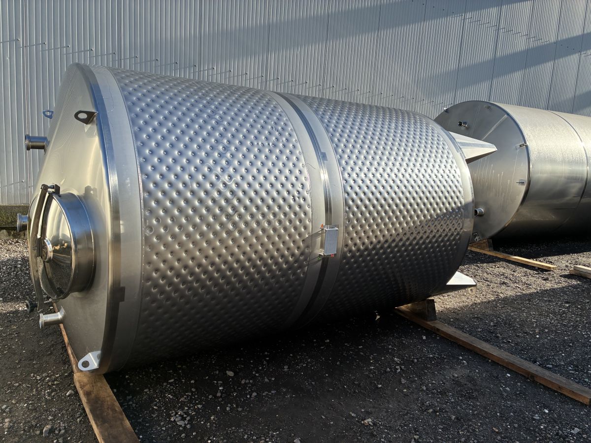 8100 liters tank i syrefast 316